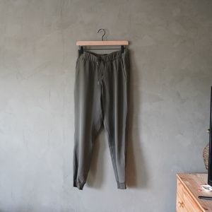 Lululemon Knit Jogger size 6